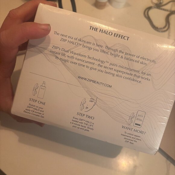 ZIIP Halo Microcurrent Facial Device - Picture 2 of 2